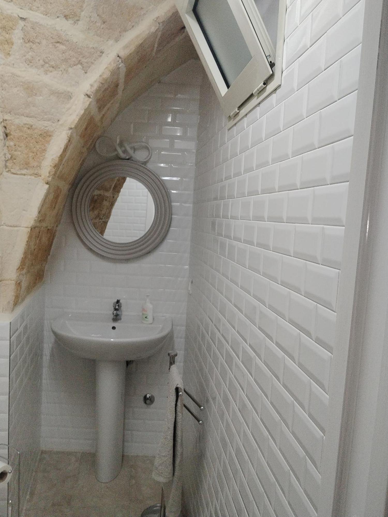 Casa Vacanza Nel Cuore Della Pietra Barletta Exterior foto