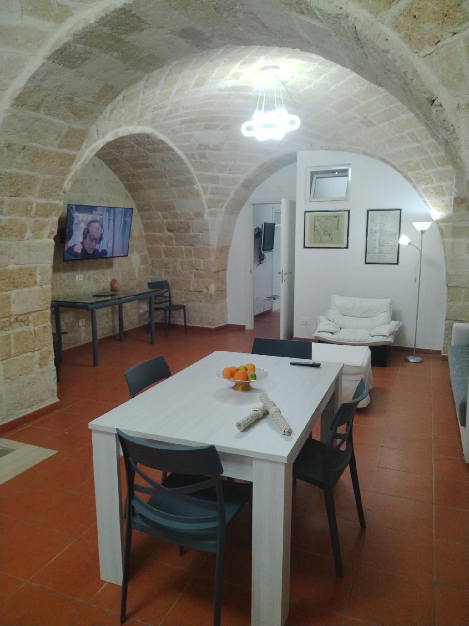 Casa Vacanza Nel Cuore Della Pietra Barletta Exterior foto