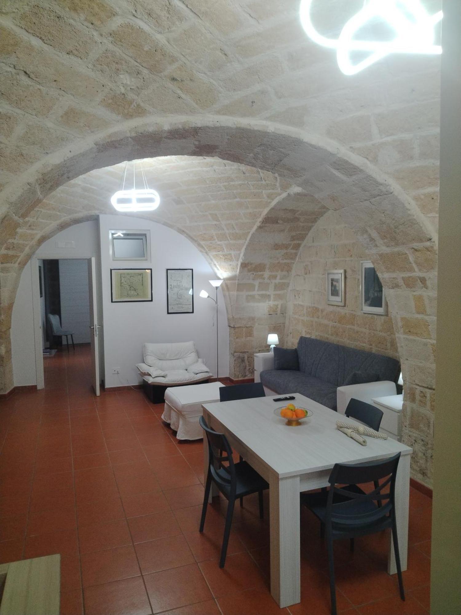 Casa Vacanza Nel Cuore Della Pietra Barletta Exterior foto